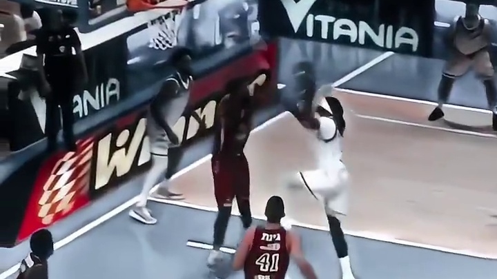 “我来负责晃倒对手，隔扣对手就交给你了”