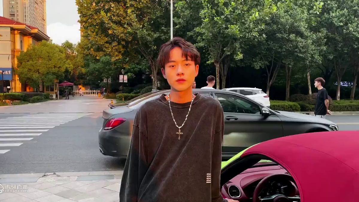 齐刷刷的呀那得，就算顾某缺席了也得给她加上去。
生日快乐@大哥顾茜茜「BC」(O3xqbcc7qs5