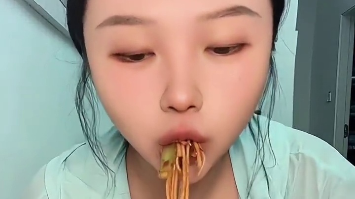 南昌街头偶遇深夜爆辣炒粉，锅气满满好好吃！