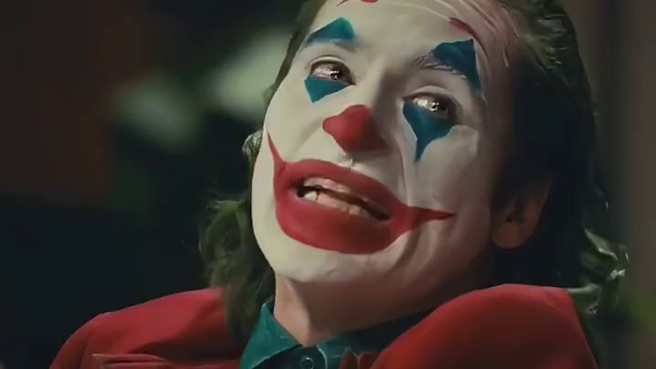 他可能很不想笑吧