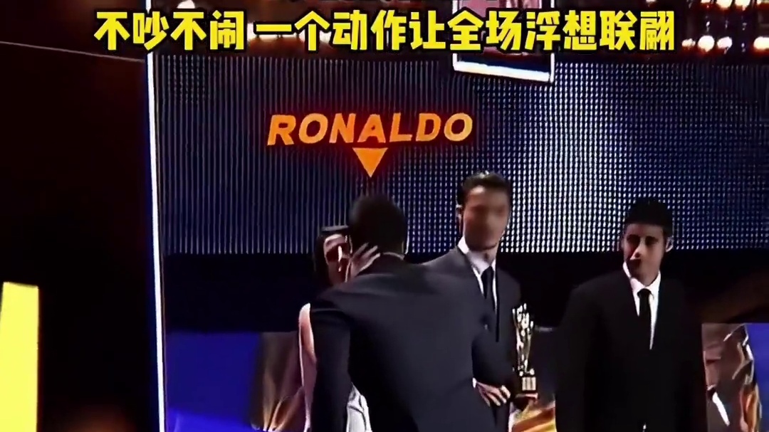C罗的反击艺术！不吵不闹，一个动作让全场浮想联翩！#足球