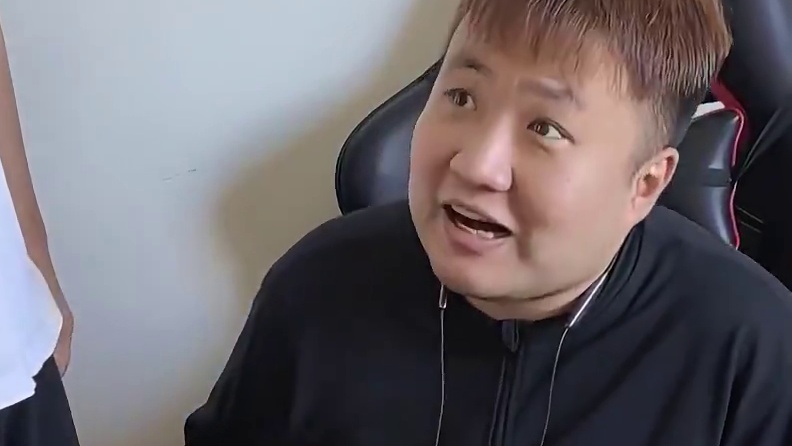 曹小姨和小俊哥；正式服被冲击？看曹姨自有妙招！ #梦幻西游 #回合制 #怀旧游戏 #游戏