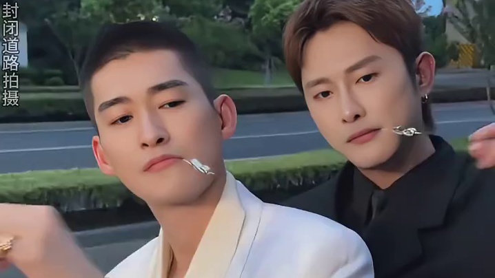 张翰又给朱梓骁庆生了，这么多年过去了F4里只有他们俩还在联系