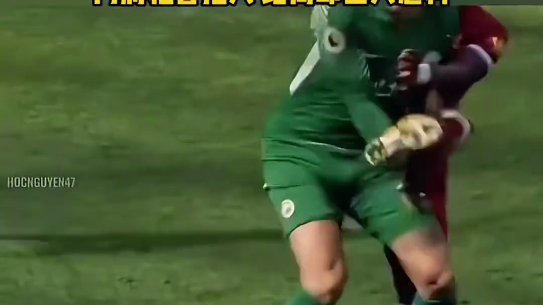 门将粗鲁推人 结局却出人意料#足球