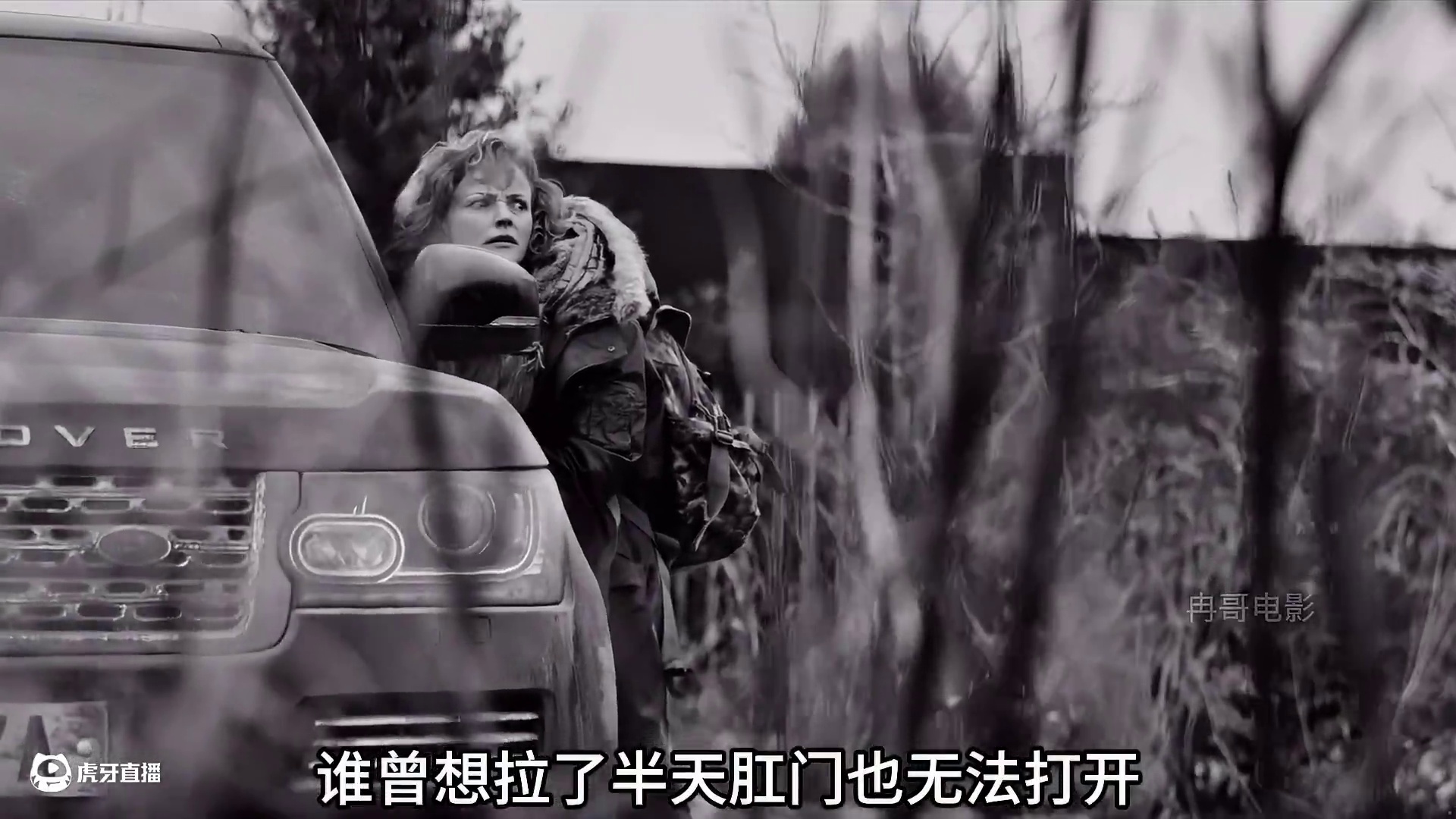 女人被机械狗疯狂追杀