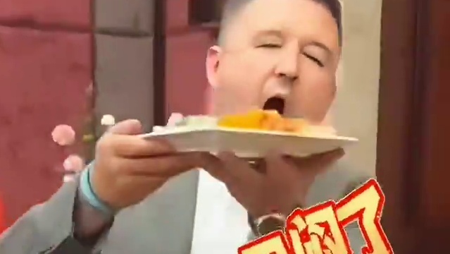 武汉公开赛欢迎晚宴，众大咖分分离场，唯囧哥大快朵颐
#斯诺克 #现场直击 #台球 #比赛现场 
更多