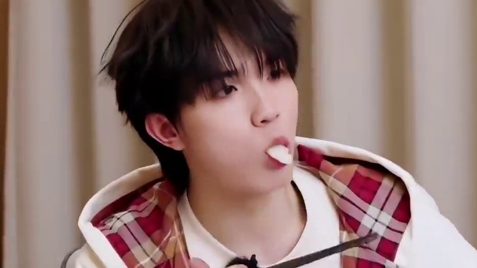 我现在看苏新皓的一举一动都好可爱