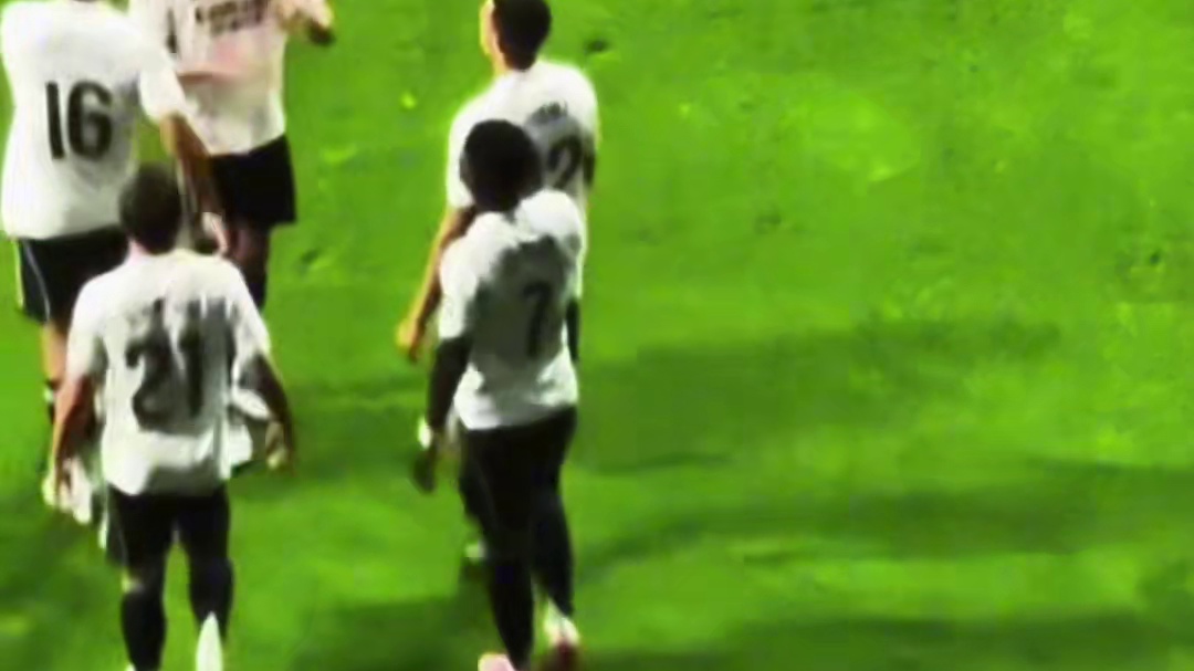 上帝视角欣赏下维尼修斯推射远角锁定胜局，状态不错