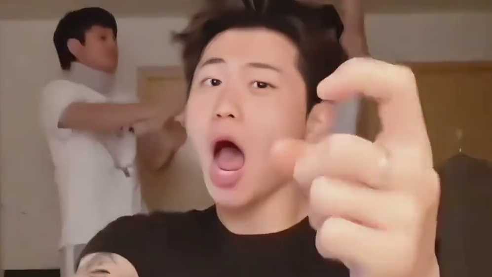 tt：亡荡了亡荡了 怎么这么抽象的事给传下去了！！