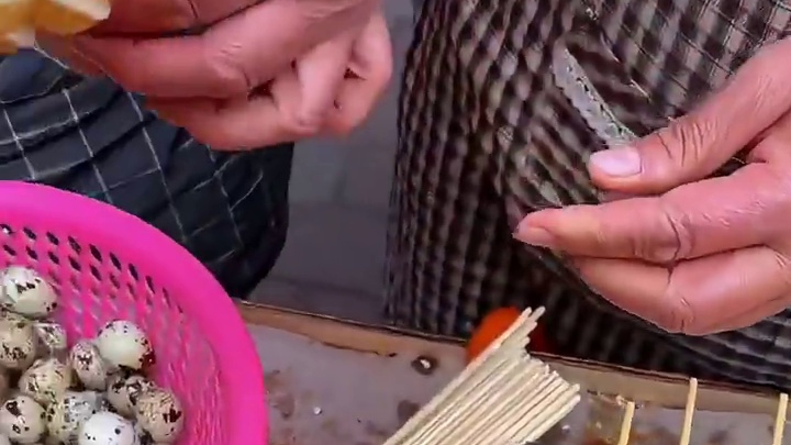 今天挑战20块来跟小学生抢吃的了……