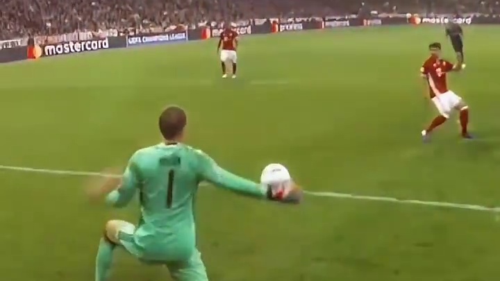 鬓微霜，又何妨？照样扑你没商量！