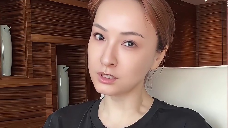 吴昕的脸怎么了？看上去怪怪的！