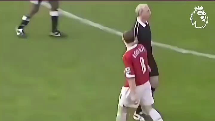 鲁尼凭借在埃弗顿的一脚爆杆世界波一球成名#足球