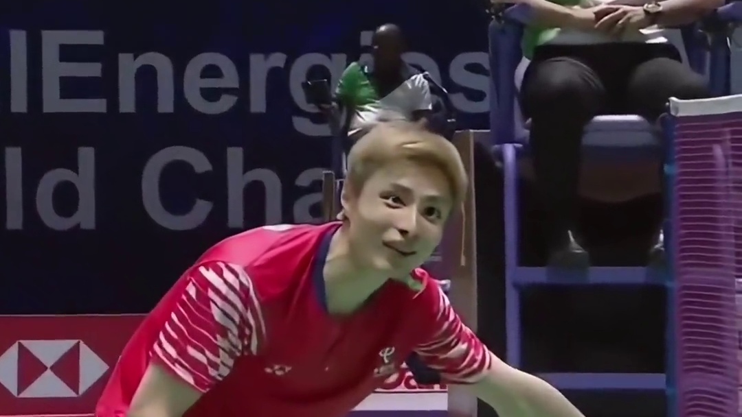 石头晋级男单世锦赛32强，虽然次局关键分陷争议球，仍顽强锁定胜局