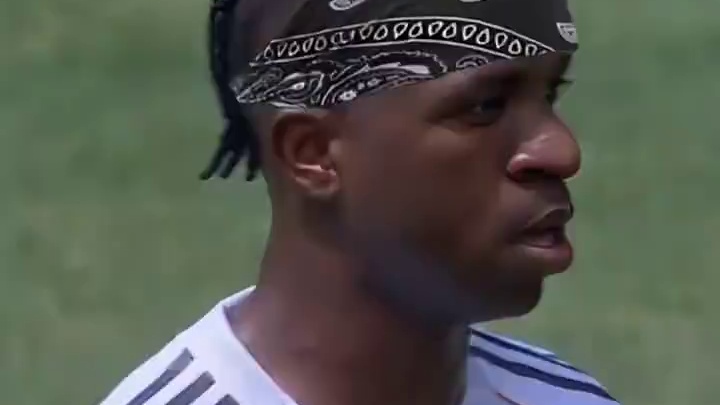 维尼修斯这个造型我简直看懵了！#足球