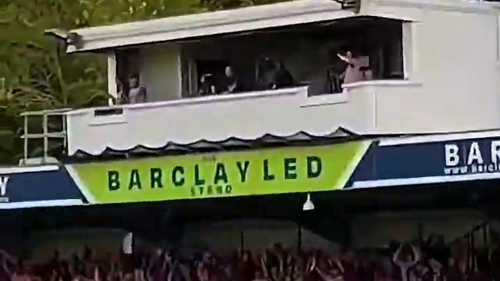 在整个小镇面前丢脸是什么体验