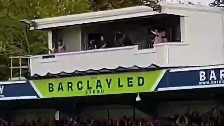 在整个小镇面前丢脸是什么体验