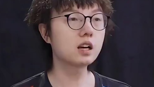 MLXG回应没参加letme婚礼，和RNG高层不合那穿队服又是何意？