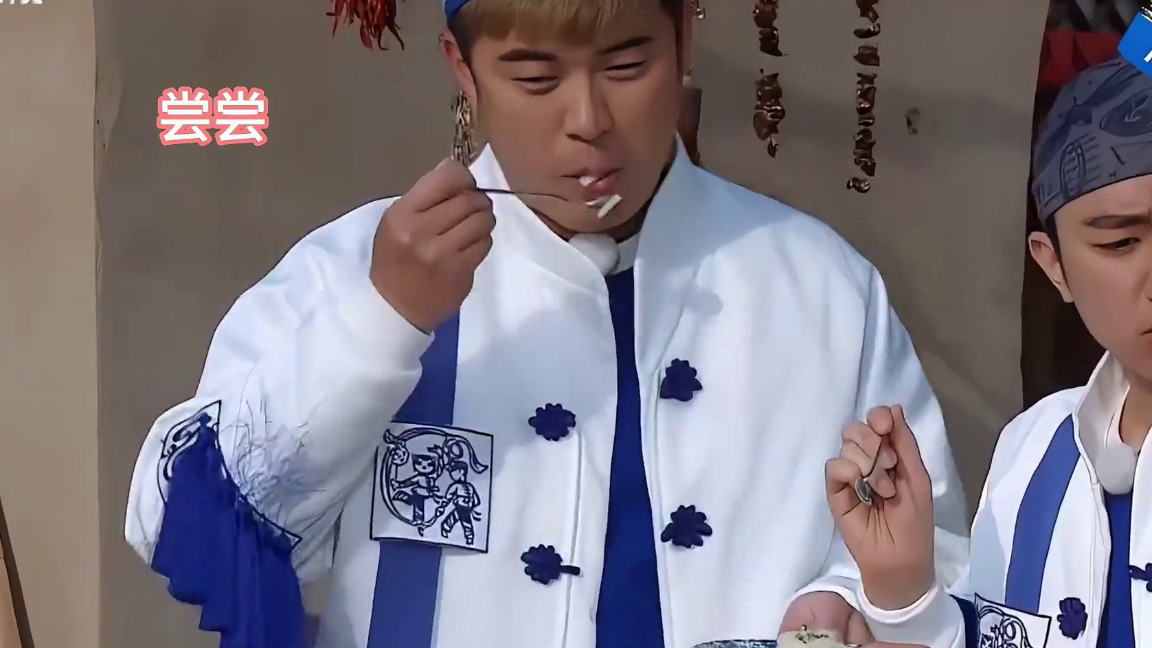 陈赫喂导演吃土豆泥