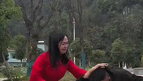 今天结婚太激动了 认错人了尴尬了