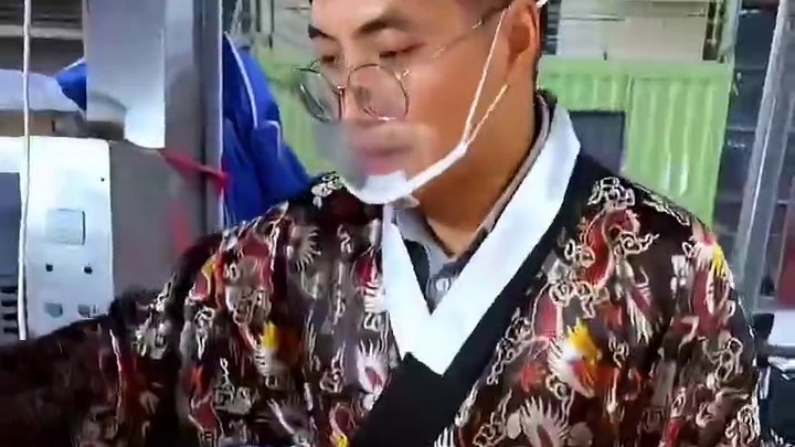 挑战用五块钱吃遍所有美食，可以吃到啥？