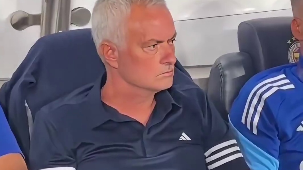 无缘欧冠正赛！费内巴切宣布与穆里尼奥解约。下一站会是曼联吗？