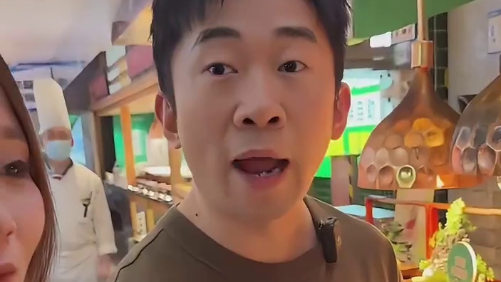 追星成功到这种地步，完全是处成朋友了吧