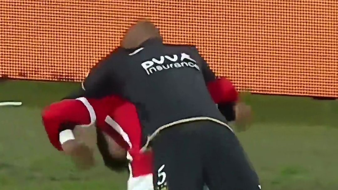 足球赛场那些值得尊重的暖心瞬间！没有对比就没有伤害系列