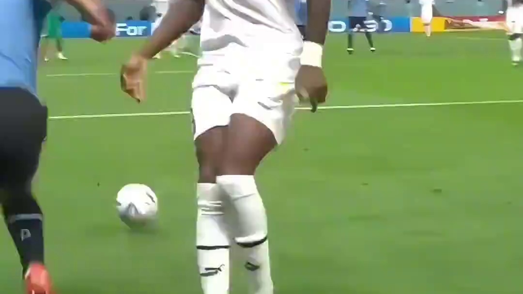 足球赛场那些神级过人瞬间，真的百看不腻系列