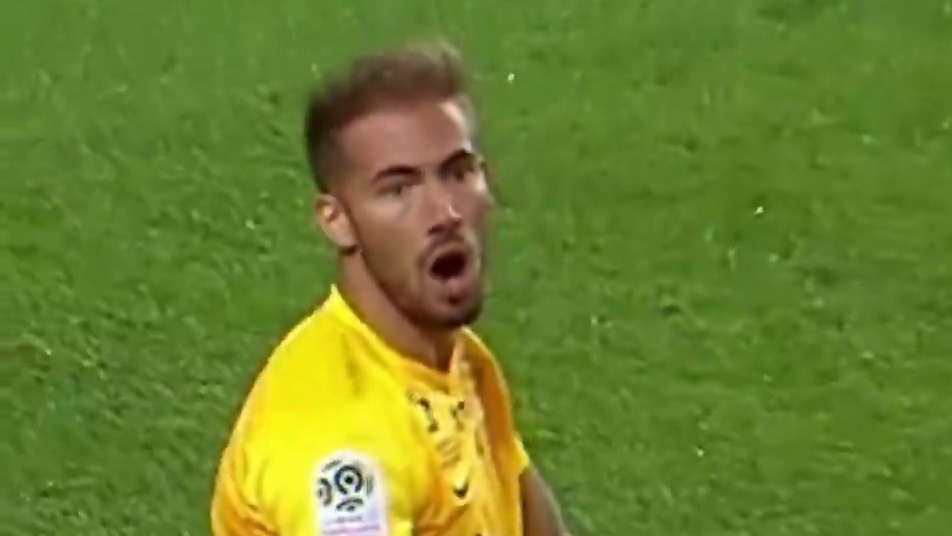 想到会滑的很远，没想到会滑这么远#足球