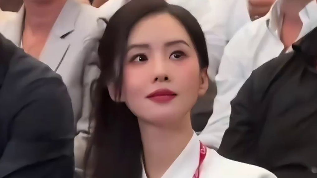 刘诗诗一天一个大熊猫徽章，谁懂