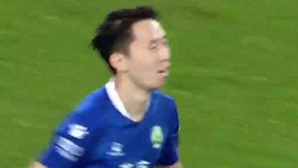 桃花影落飞神剑！马俊凌空抽射爆杆破门，随后模仿C罗庆祝！