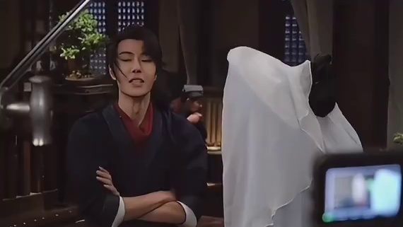 王一博你在干什么请你管理好面部表情哈哈哈哈