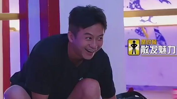 邓超 溜冰连环翻车 对不起超哥没有被你帅到 是被你笑到了