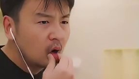 这就是传说中的用脸配音吗