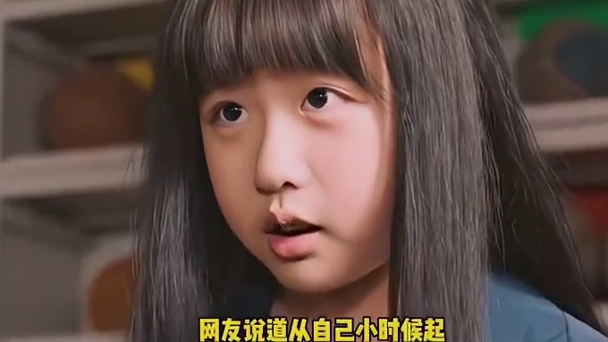 她好像忘了原来的自己 只有一本日记还记录了她被驯化前的鲜活