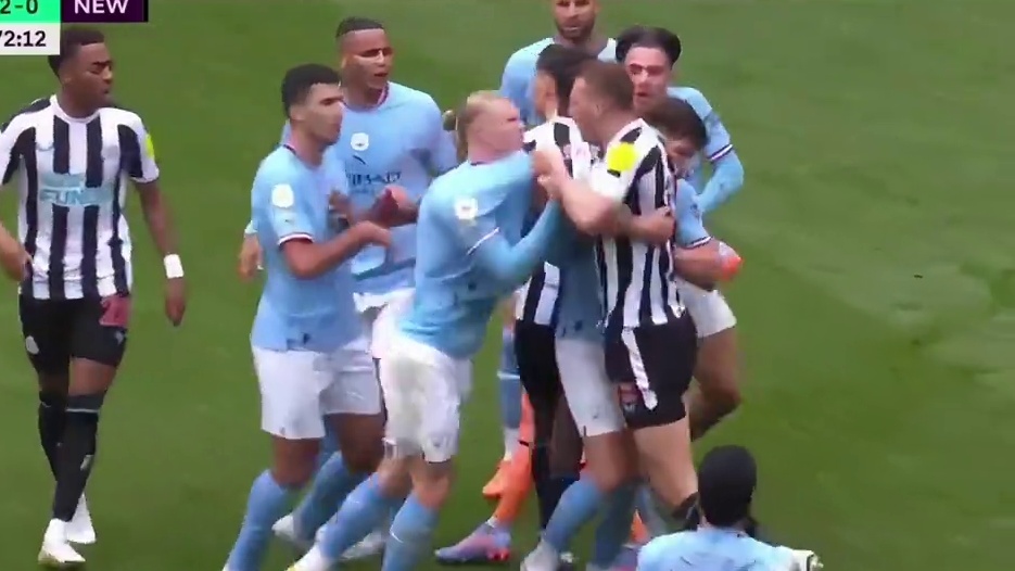 这队友真给力！哈兰德：敢欺负我兄弟，看我开启“吃人“模式