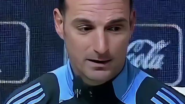 谈及梅西未来告别! 记者痛哭 斯卡洛尼动情流泪 #梅西 #阿根廷 #斯卡洛尼 #泪目 #dou来足球