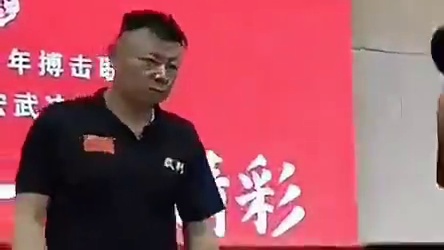 队员参加宏武决全国青少年搏击联赛，第二局双方的精彩镜头
