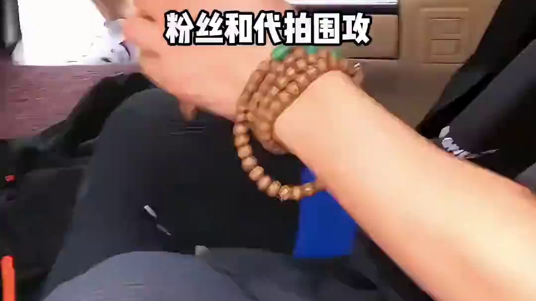 为何何晟铭能成为于正的白月光？本以为只是关系好，一段路人视频才知他有多机智 
 #何晟铭 #于正 #