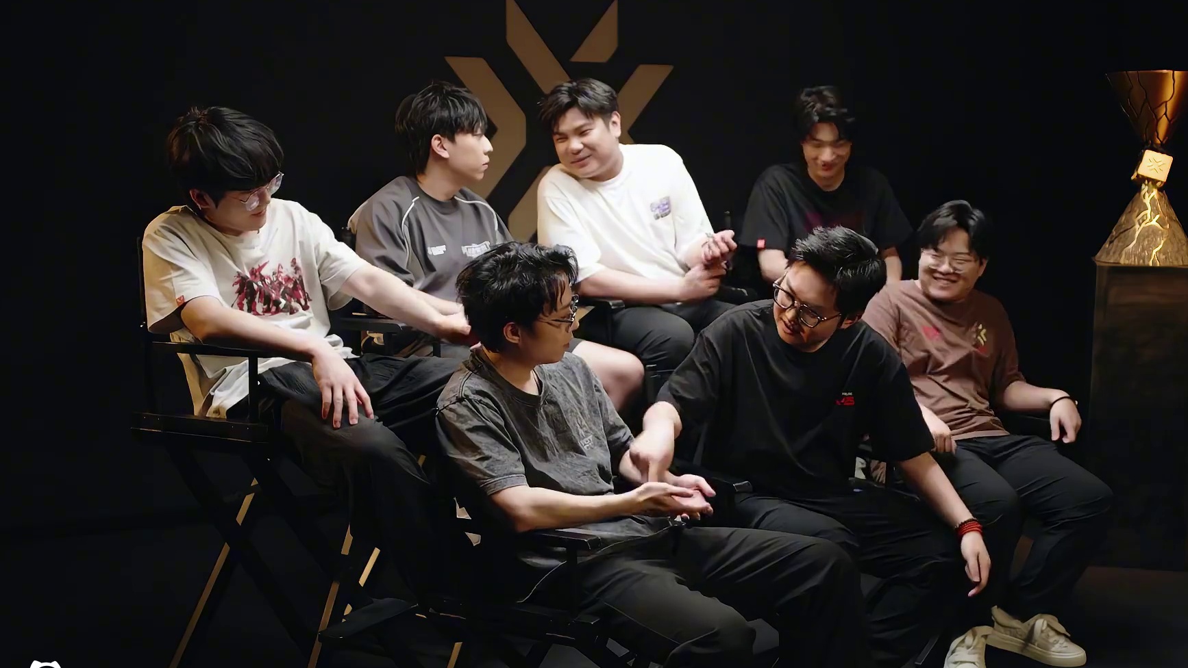 2025全球冠军赛系列皮肤现已上线，一起看看EDG 2024 VCT夺冠阵容是如何评价的吧！#202