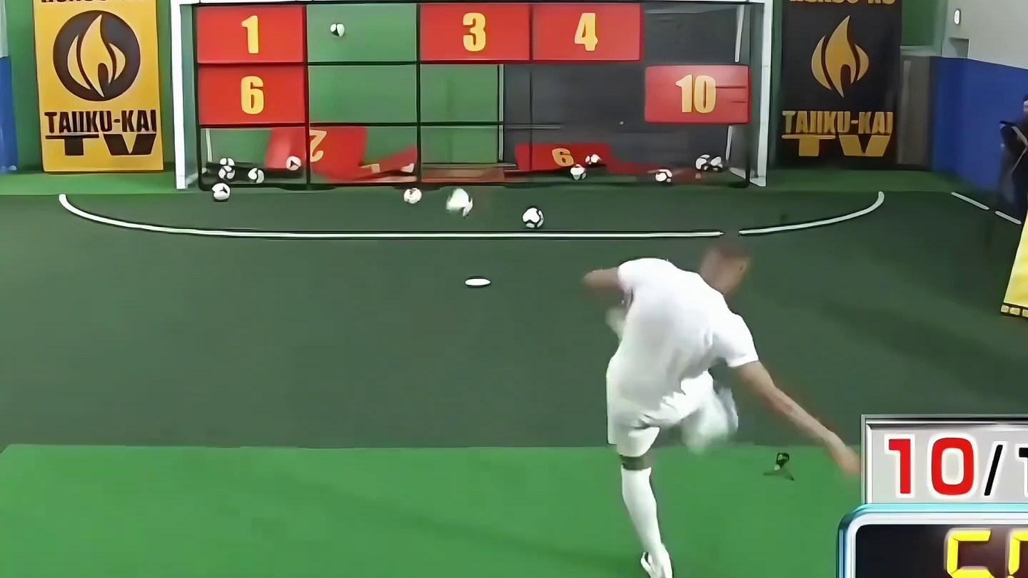 梅西和姆巴佩谁的脚法更好？一个射门挑战就能告诉你答案