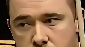 黑白两球相继摔袋，抢黑大战台皇引争议