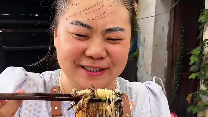 这碗泡椒毛肚鸭肠米线真的香哭了！！#美食 #家常菜 #泡椒毛肚鸭肠