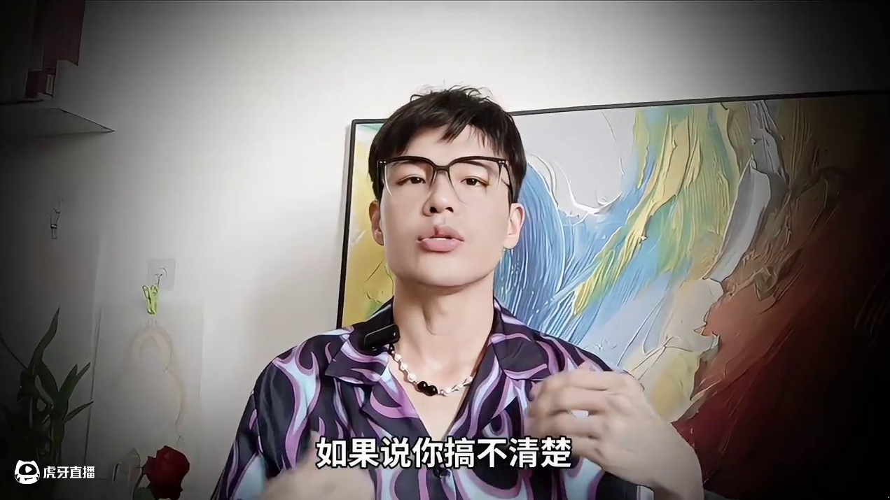 时尚偏浪漫vs浪漫偏时尚，到底该咋穿？咋区别？ 这两个风格看似有点相似，但在穿搭上，也是完全不同的。