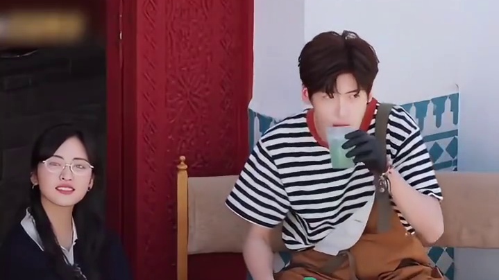 有人能懂这种闺蜜感吗！#中餐厅 #沈月 #翟潇闻 #赵昭仪 #颜安