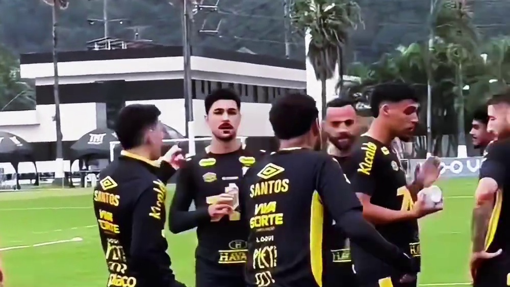 脚法精湛！内马尔超负角度任意球直接破门