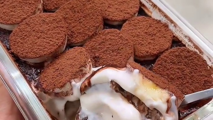 不用隔夜的燕麦盒子，现做现吃，燕麦口感扎实，搭配酸奶香蕉，就像在吃甜品，热量比甜品低，每一口都是享受