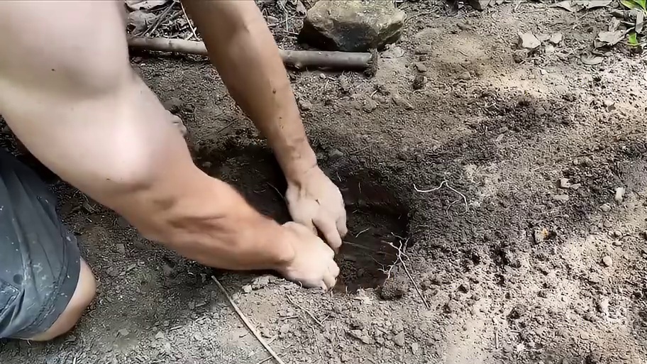 几个月不见的澳洲小哥又出现了 #澳洲小哥#原始技术