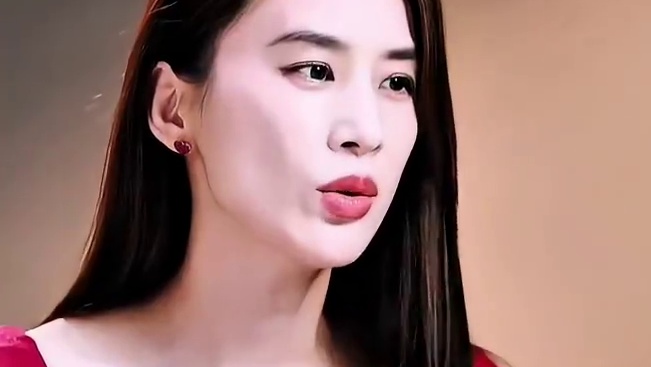 沈月在悬崖边行走自如